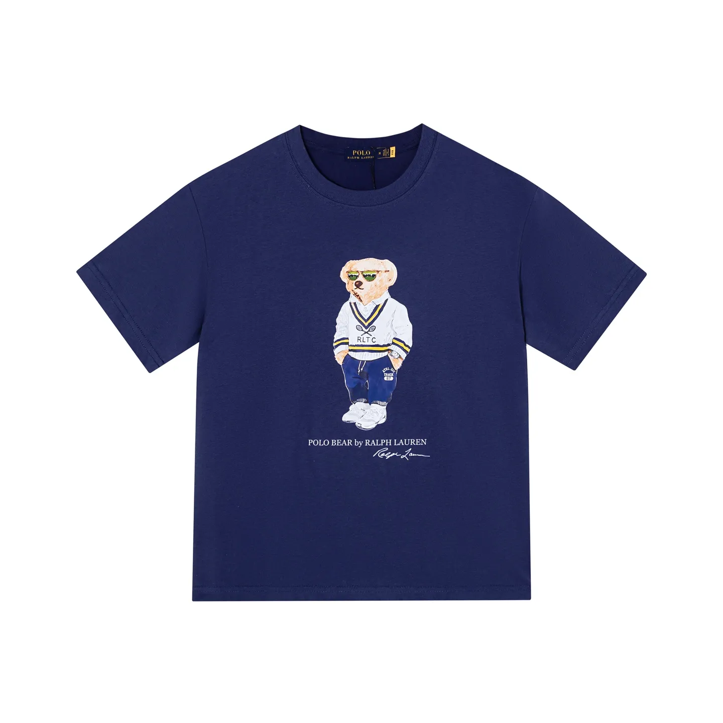 P126 Style number: 511 Ralph Lauren/Ralph Lauren 25ss new bear print round neck short sleeves. The main LOGO on the neck has a QR code mark, which can be scanned for verification to distinguish low-end products on the market. 32 counts, 240g hydrophilic toner, 100% cotton fabric, comfortable and soft, highly breathable, focusing on high-end cost-effectiveness, needless to say good quality. Available in a variety of colors, both boys and girls can try this genderless style, giving them a yuppie tone in no time. Immerse yourself in your leisurely style, and have your own style in retro. Natural, vivid, and very French romantic feelings perfectly integrate the youthful atmosphere with the trend. The clever embellishment of the classic pony logo embroidery carries all the eye-catching points. Color: black, white, navy blue, light blue Size: S-xL S Shoulder width 44 Bust 104 Sleeve length 23 Clothing length 72 M Shoulder width 45 Bust 108 Sleeve length 24 Clothing length 74 L Shoulder width 46 Bust 112 Sleeve length 25 Clothing length 76 xL Shoulder width 47 Bust 116 Sleeve length 26 Clothing length 78